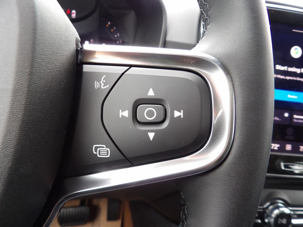 New 2026 Volvo XC40 B5 Core w/ Climate Package AWD/4WD image 19