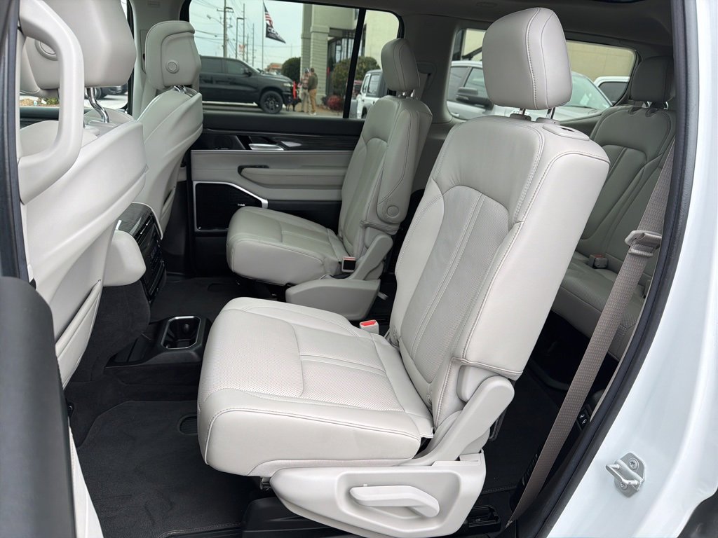 Used 2022 Jeep Wagoneer Series III w/ Premium Group I image 28