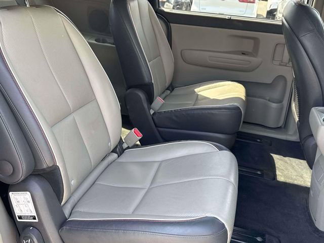 Used 2017 Kia Sedona LX w/ LX Essentials Premium Package image 11