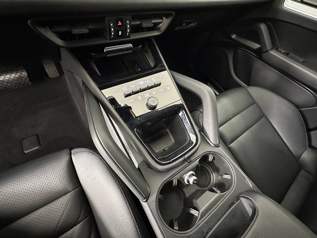 Certified 2024 Porsche Cayenne AWD/4WD image 33