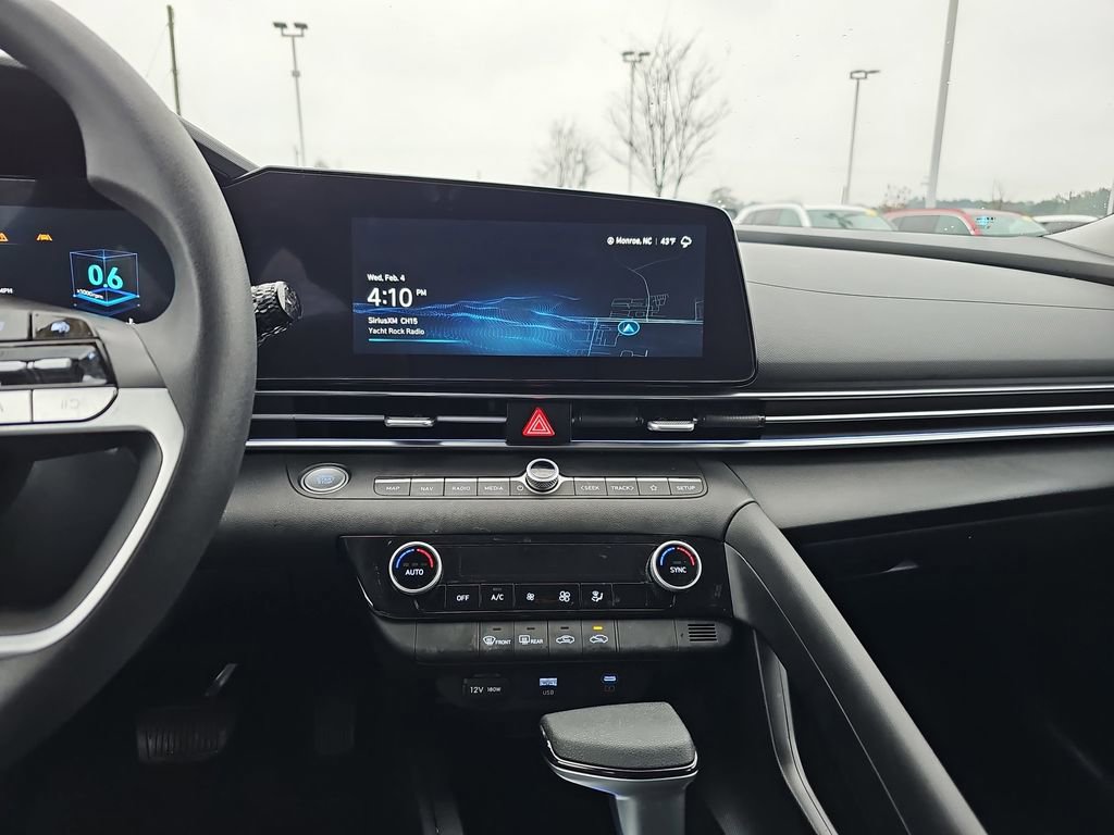 Used 2024 Hyundai Elantra SEL image 22