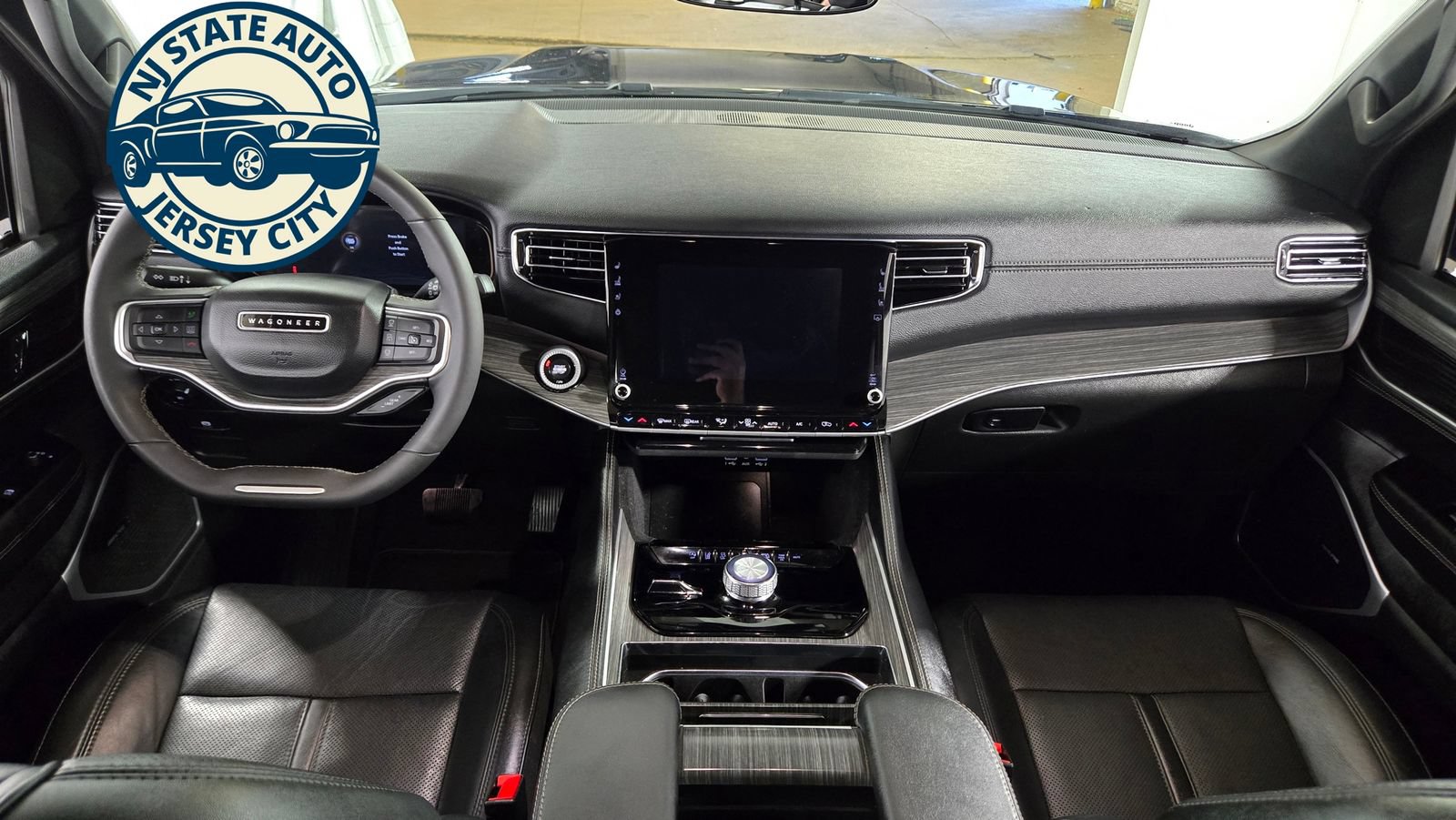 Used 2024 Jeep Wagoneer L Series II w/ Flexible Seating Group AWD/4WD image 32