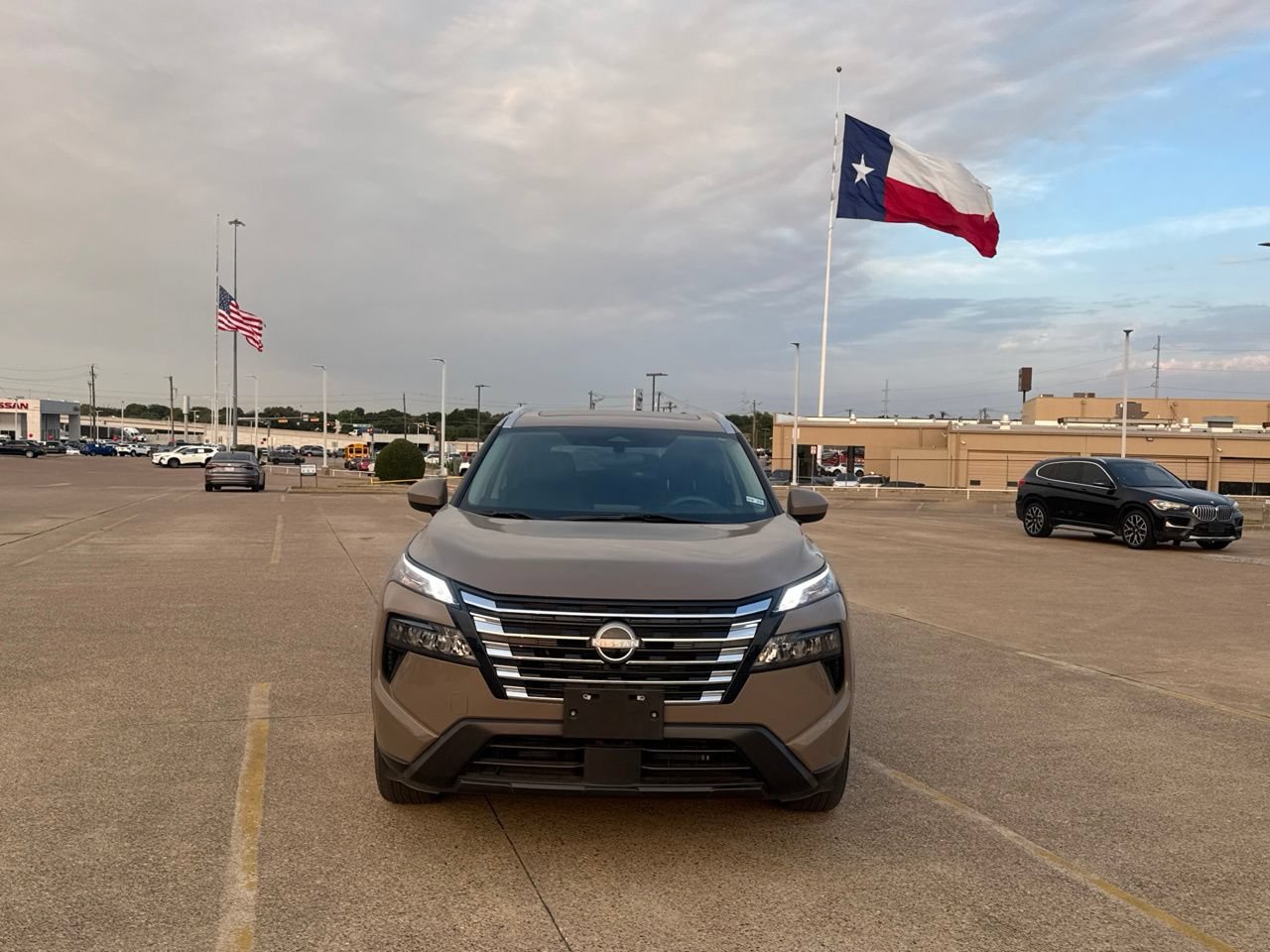 Certified 2024 Nissan Rogue SV w/ SV Premium Package AWD/4WD image 5