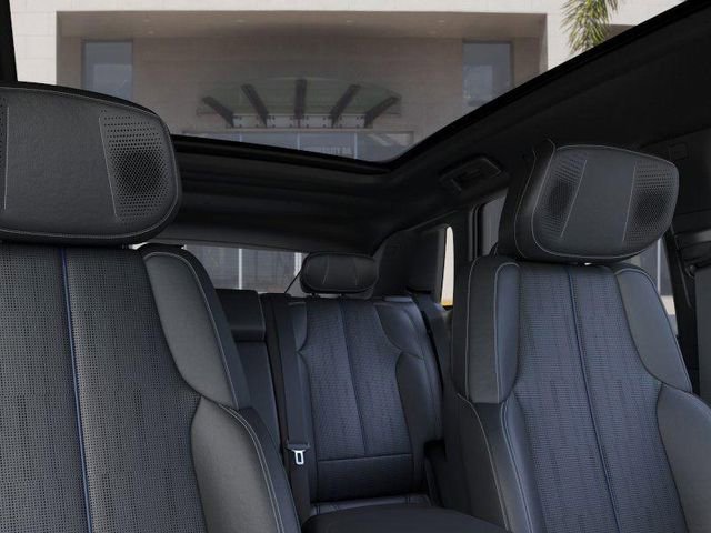 New 2025 Cadillac Lyriq Luxury AWD/4WD image 24