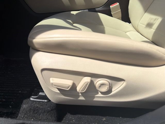 Used 2022 Toyota Highlander XLE AWD/4WD image 26