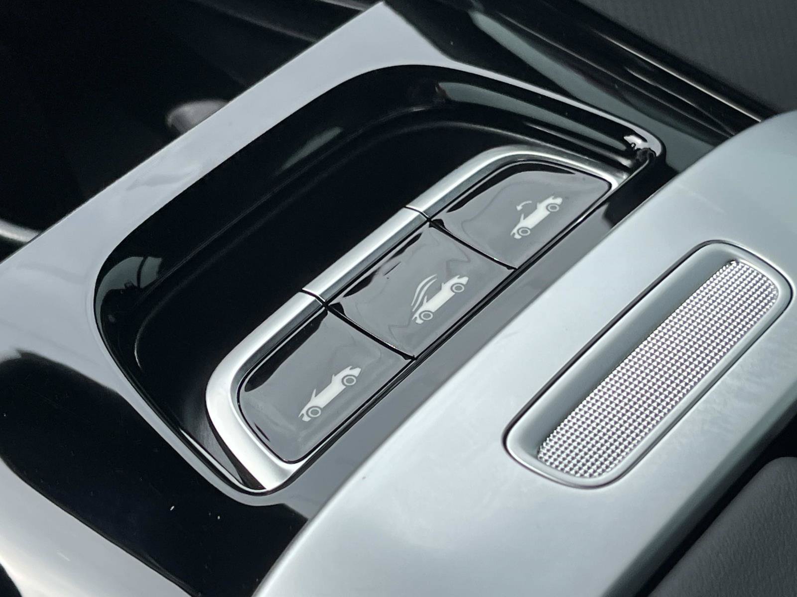 Used 2025 Mercedes-Benz CLE 53 AMG 4MATIC Cabriolet image 29