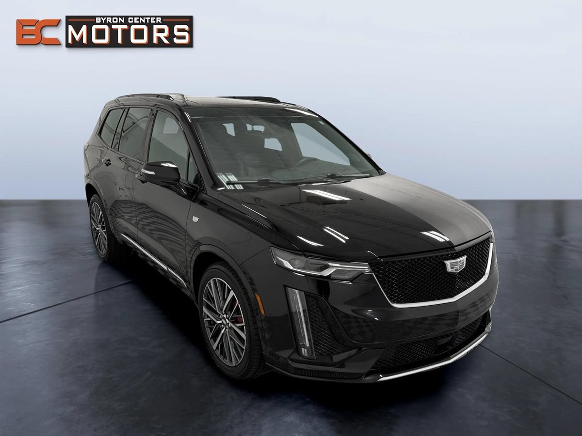 Used 2023 Cadillac XT6 Sport w/ Technology Package AWD/4WD image 7