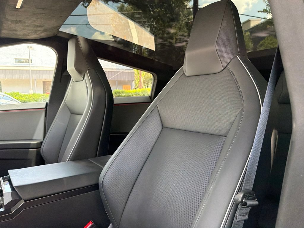 Used 2025 Tesla Cybertruck AWD Crew Cab image 13