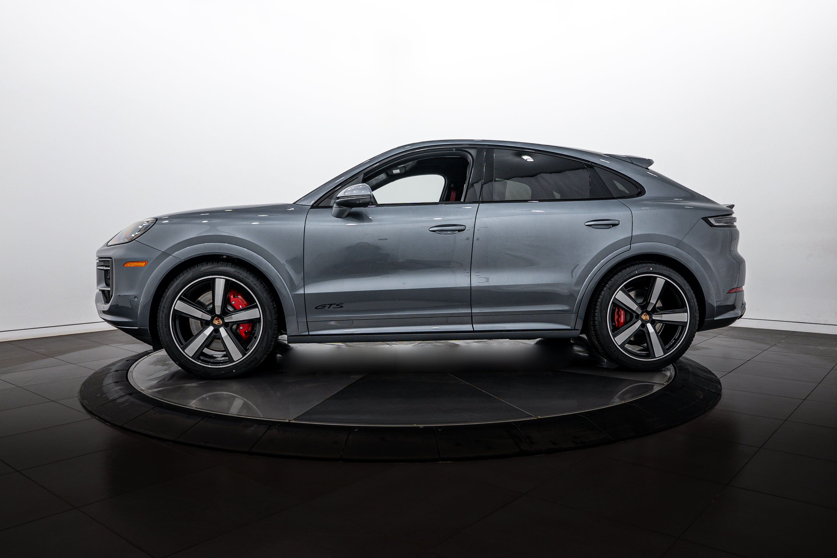New 2026 Porsche Cayenne GTS AWD/4WD image 2
