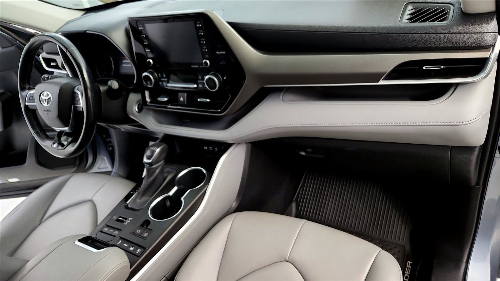 Certified 2020 Toyota Highlander XLE image 28