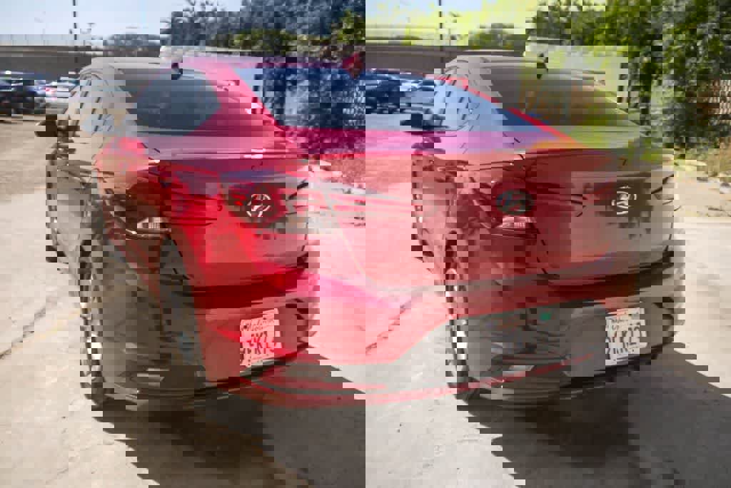 Used 2019 Hyundai Elantra SEL image 7