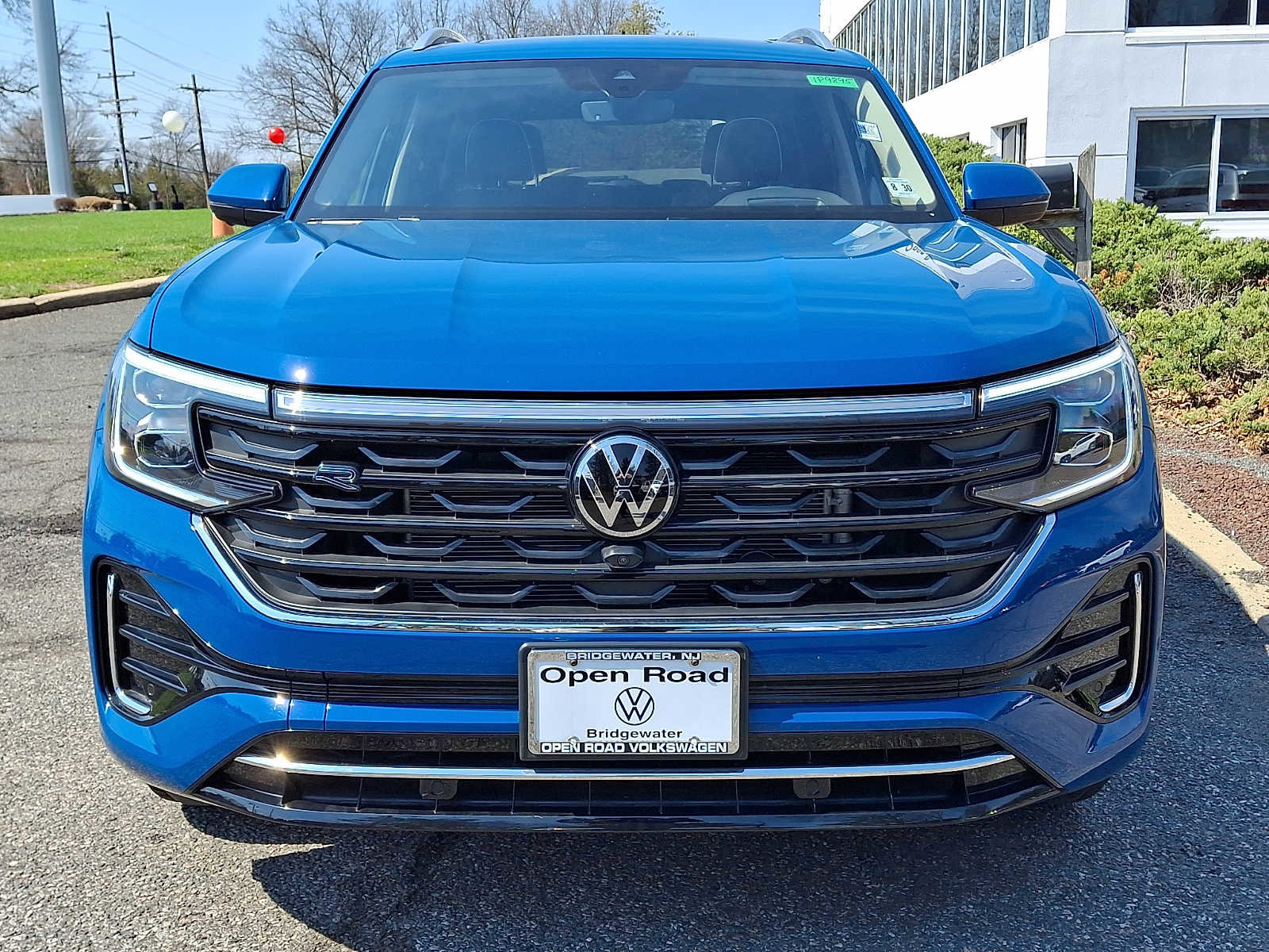 Used 2025 Volkswagen Atlas SEL Premium R-Line image 2