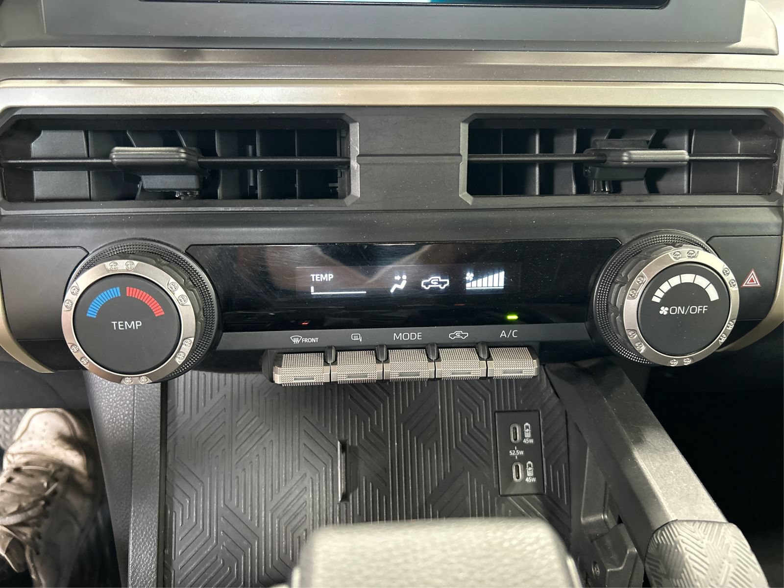 Used 2024 Toyota Tacoma SR5 AWD/4WD image 26
