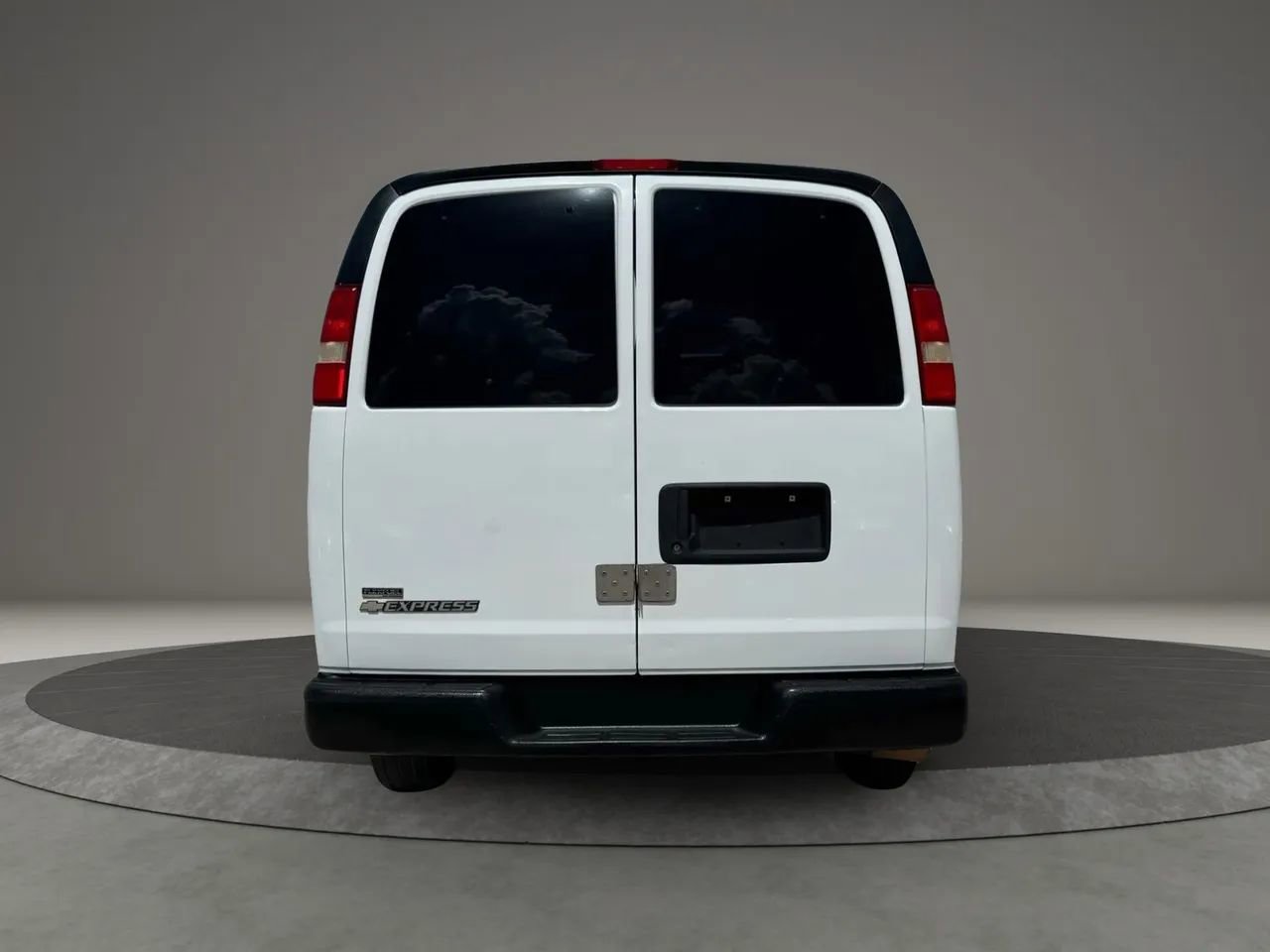 Used 2011 Chevrolet Express 2500 LS image 6