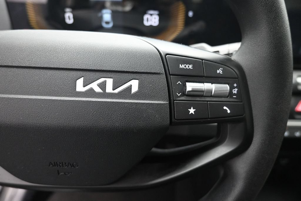 Used 2025 Kia K4 FWD image 14