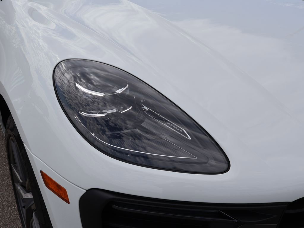 Certified 2025 Porsche Macan Turbo image 14