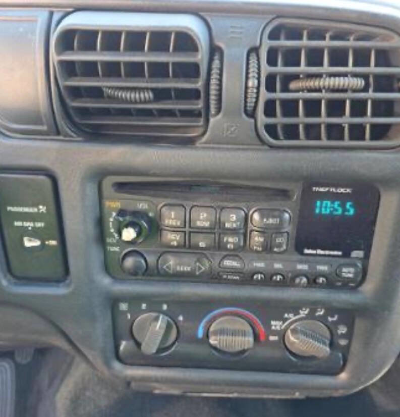 Used 2000 Chevrolet S10 Pickup LS w/ Preferred Equipment Group RWD image 11