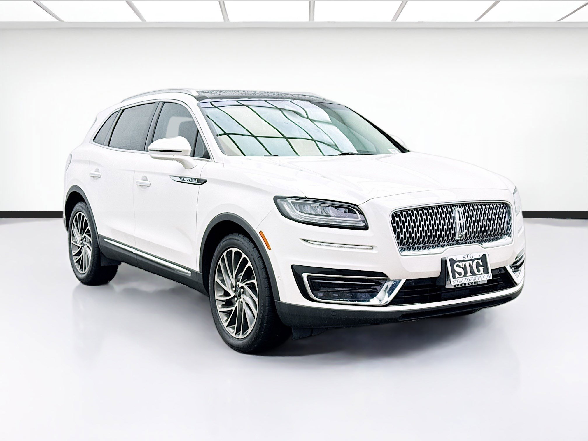 Used 2019 Lincoln Nautilus Reserve image 3