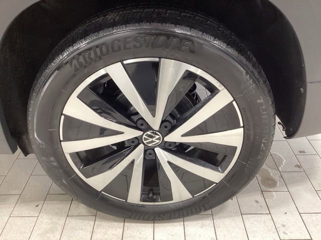 Certified 2023 Volkswagen Taos SE image 18