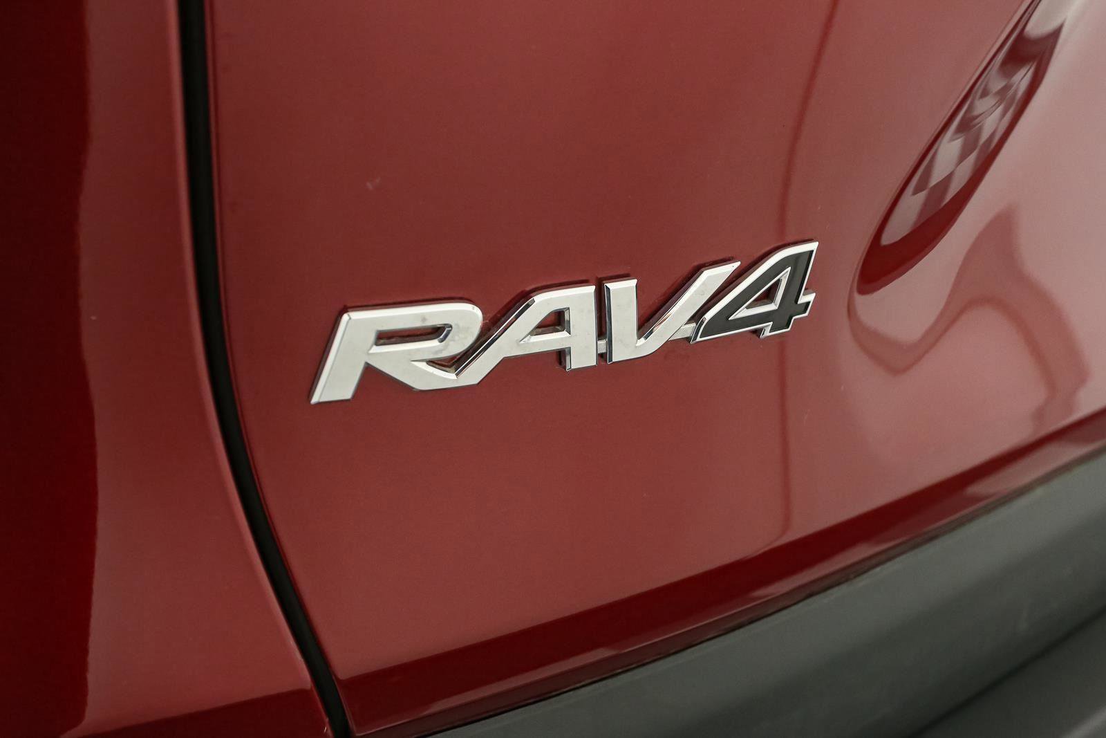 Used 2024 Toyota RAV4 XLE w/ Convenience Package image 10