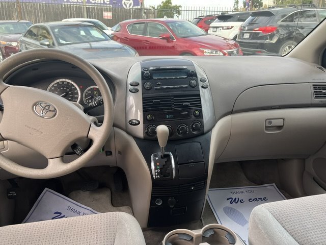 Used 2008 Toyota Sienna LE FWD image 9