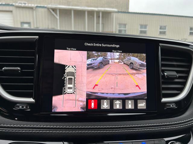 New 2026 Chrysler Pacifica Select AWD/4WD image 13