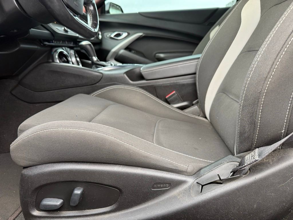 Used 2019 Chevrolet Camaro LT RWD image 9