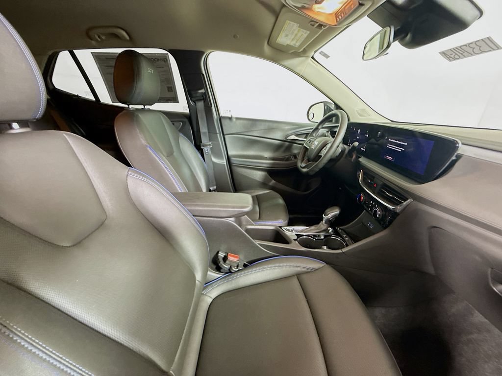 Used 2025 Buick Encore GX Sport Touring FWD image 25