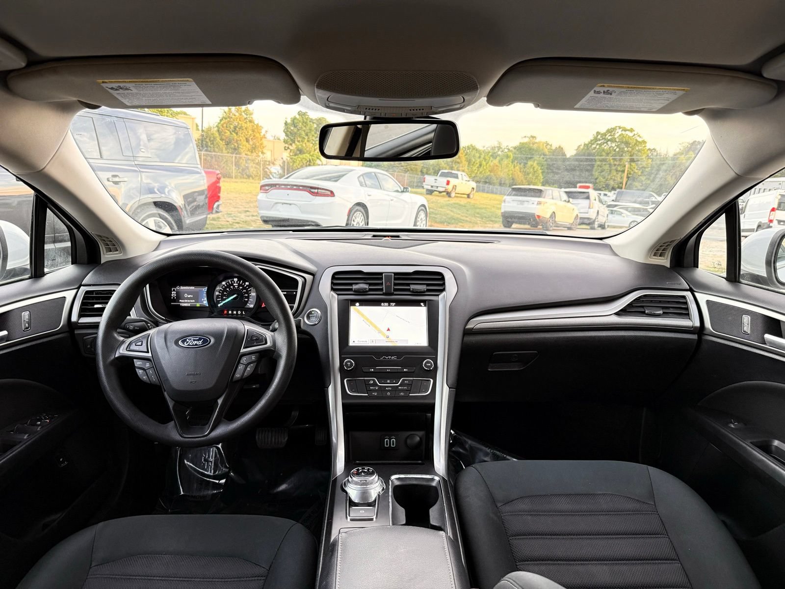 Used 2019 Ford Fusion SE FWD image 2