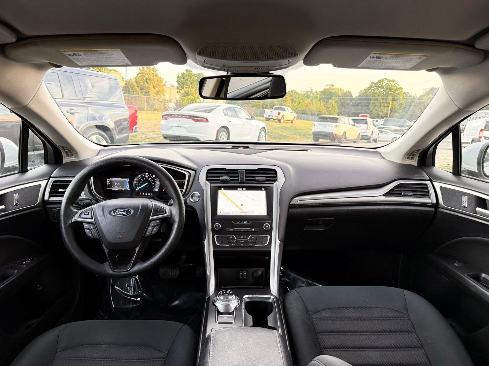 Used 2019 Ford Fusion SE FWD image 2