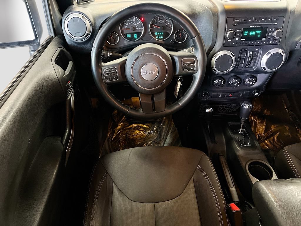 Used 2014 Jeep Wrangler Unlimited Sahara w/ Connectivity Group AWD/4WD image 18