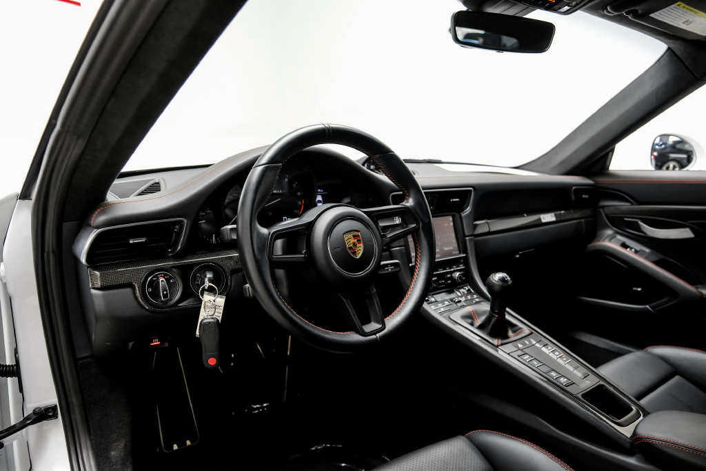 Used 2016 Porsche 911 R RWD image 5