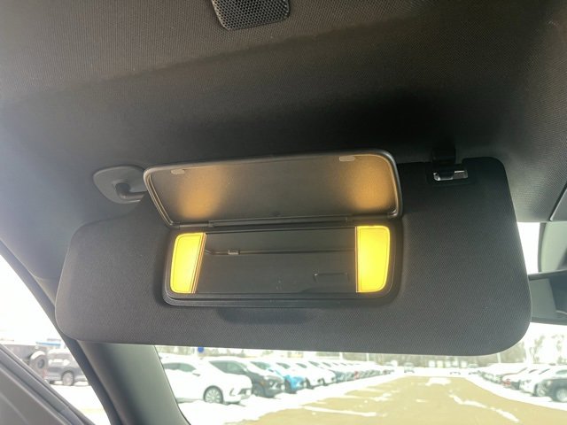 Used 2023 GMC Yukon XL SLT image 32