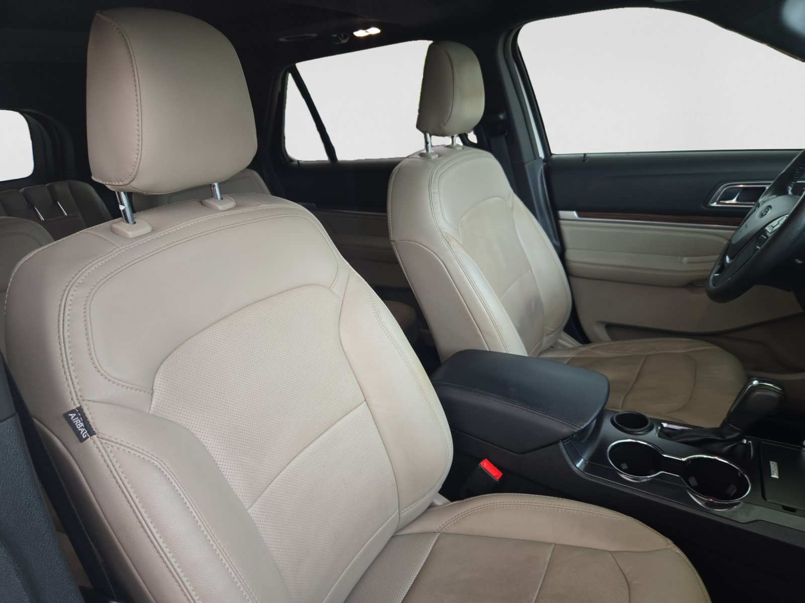 Used 2019 Ford Explorer Limited w/ Class III Trailer Tow Package FWD image 16