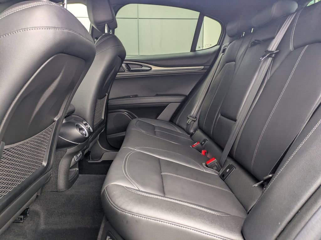 Used 2025 Alfa Romeo Stelvio Sprint w/ Convenience Package AWD/4WD image 16