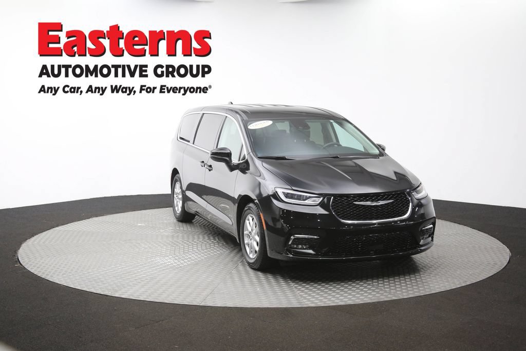 Used 2023 Chrysler Pacifica Touring-L FWD image 52