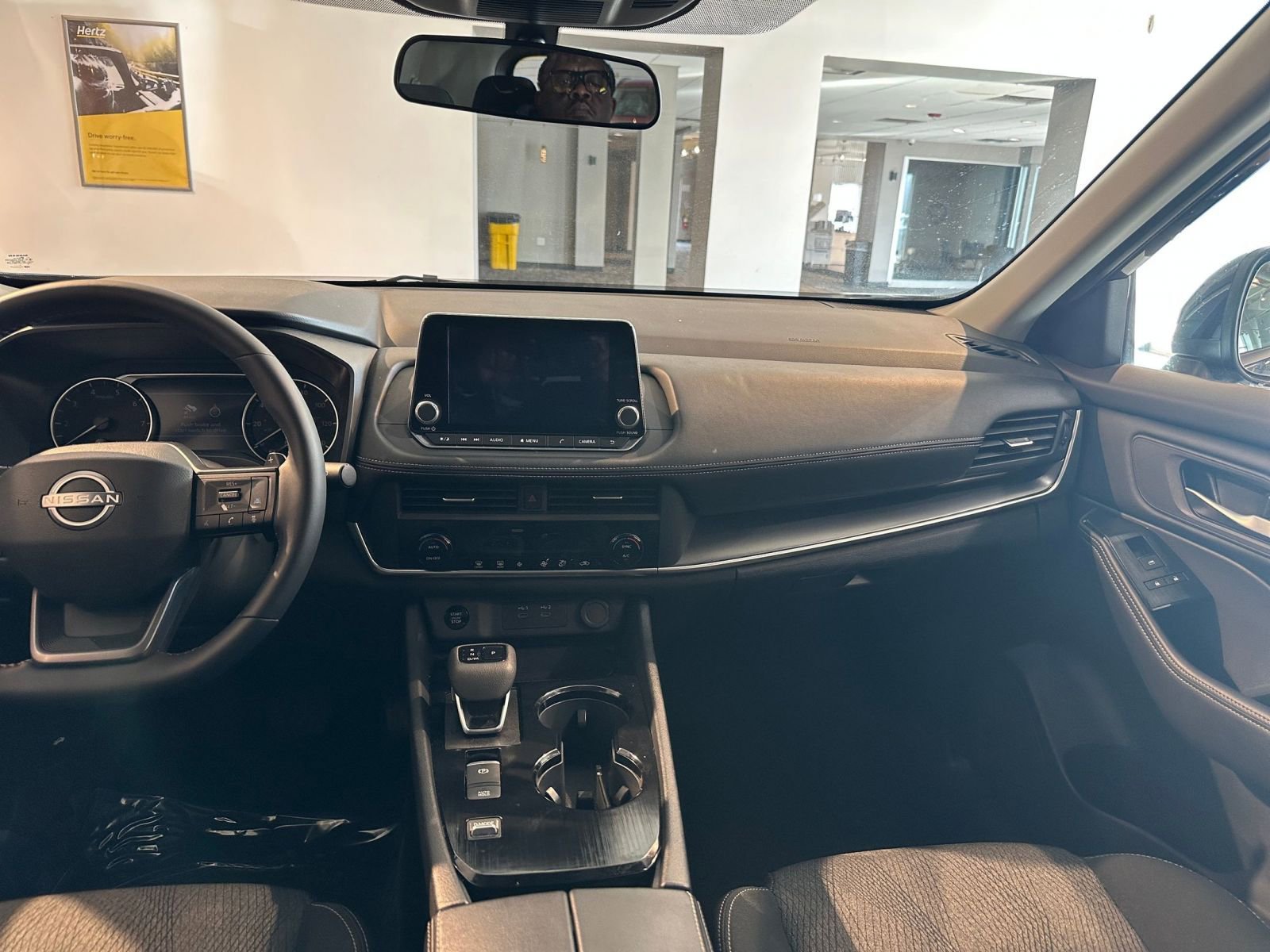 Used 2025 Nissan Rogue SV image 36