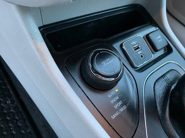 Used 2020 Jeep Cherokee Latitude Plus w/ Comfort/Convenience Group image 26