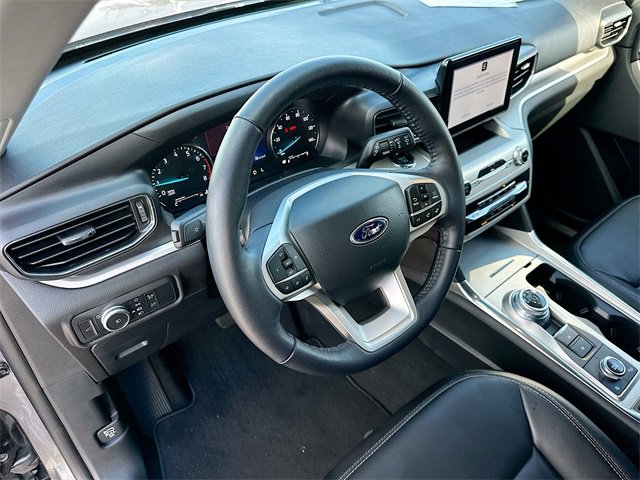 Used 2022 Ford Explorer XLT w/ Equipment Group 202A image 9