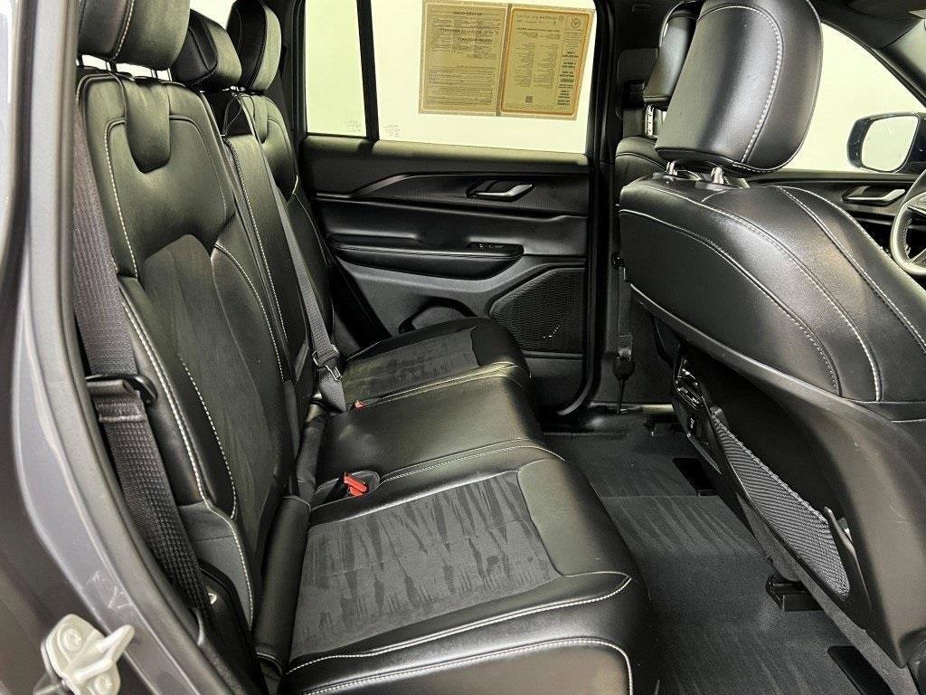 Used 2024 Jeep Grand Cherokee Altitude image 17