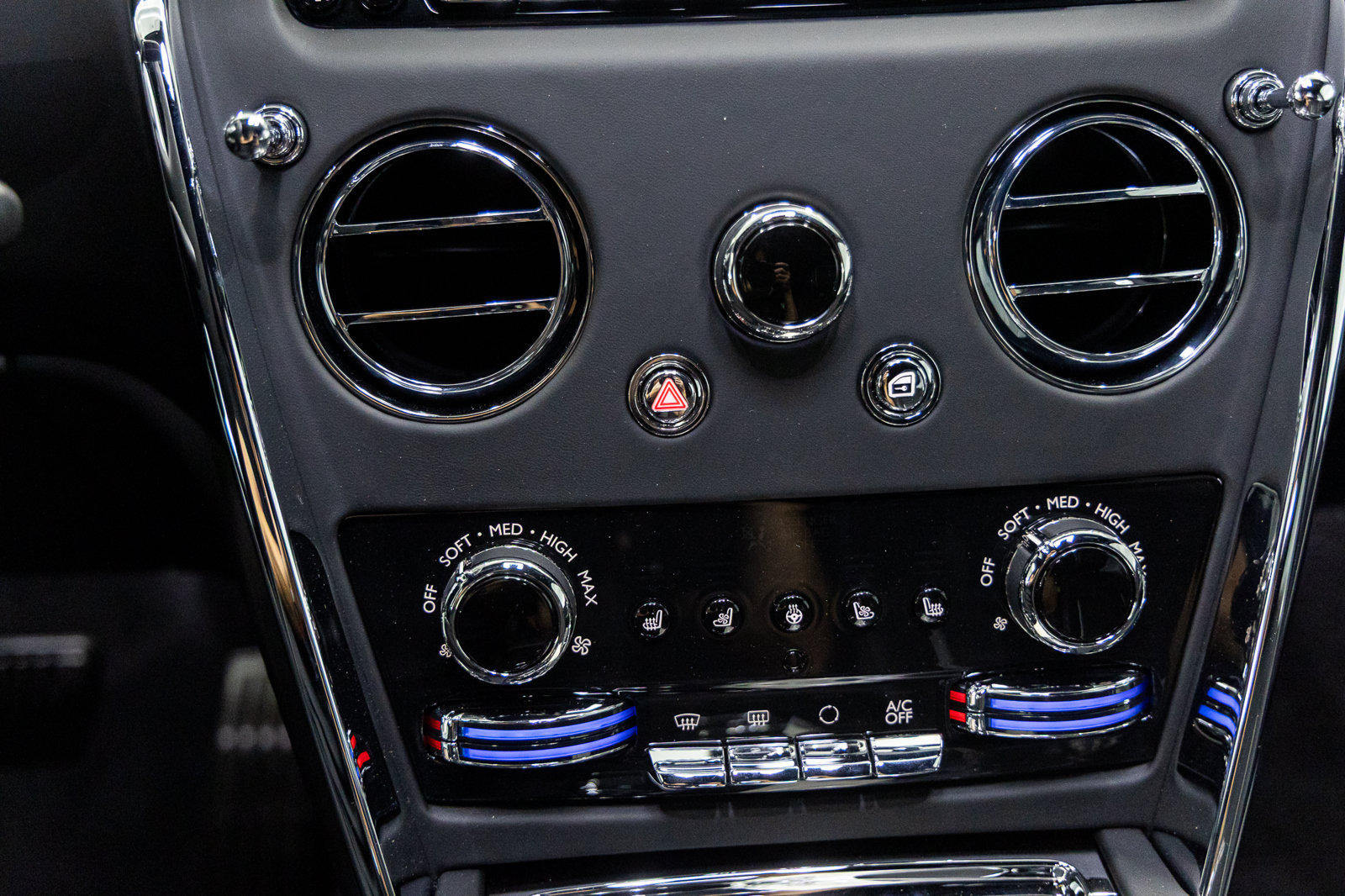 New 2027 Rolls-Royce Cullinan AWD/4WD image 40