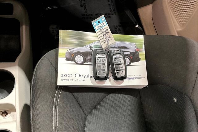 Used 2022 Chrysler Voyager LX image 37