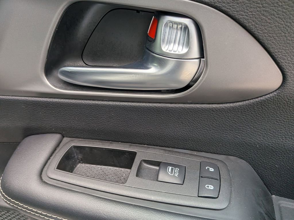 Used 2025 Chrysler Pacifica Select image 31