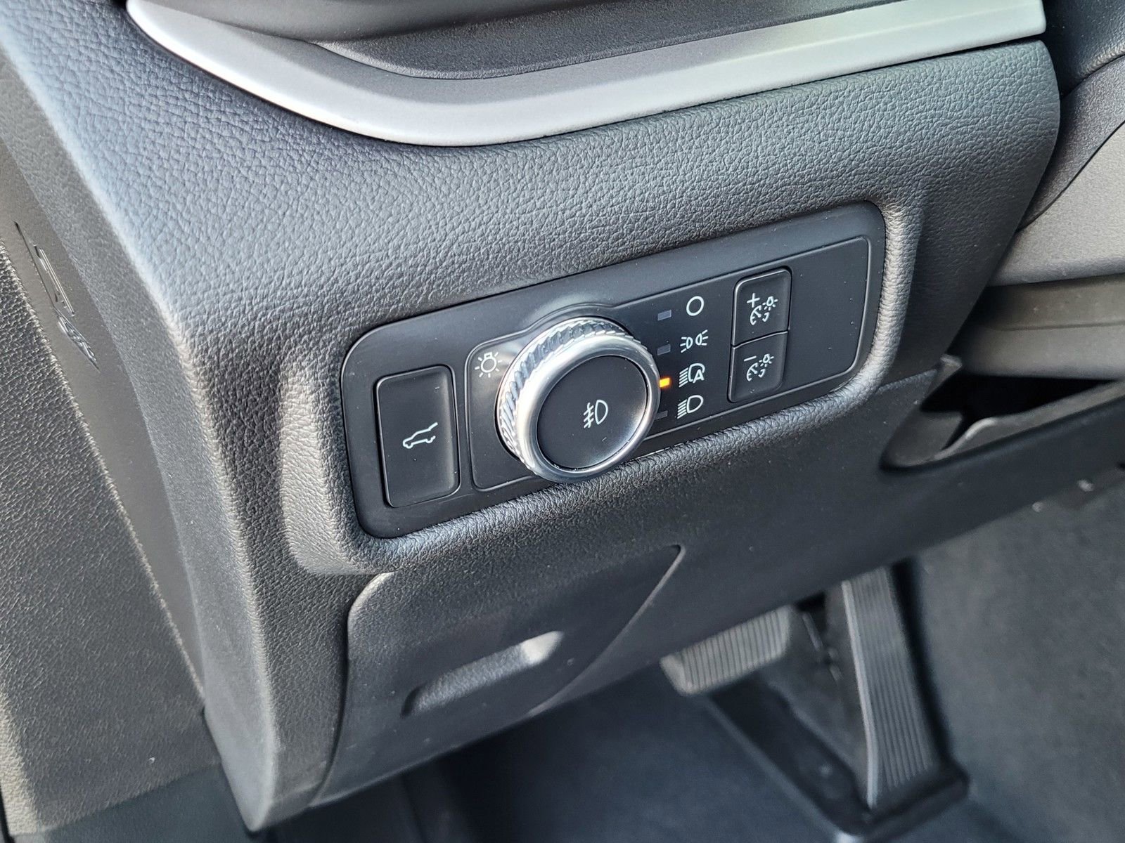 Used 2022 Ford Explorer XLT w/ Equipment Group 202A image 18