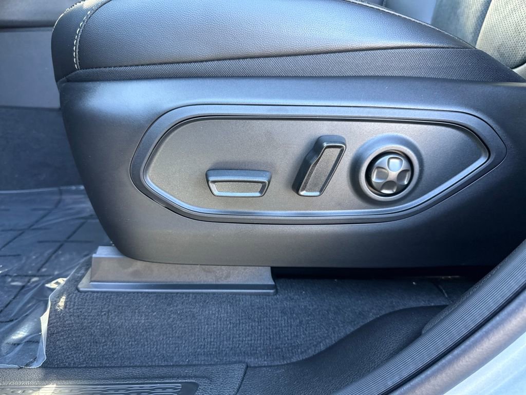 New 2025 Jeep Grand Cherokee L Laredo image 12