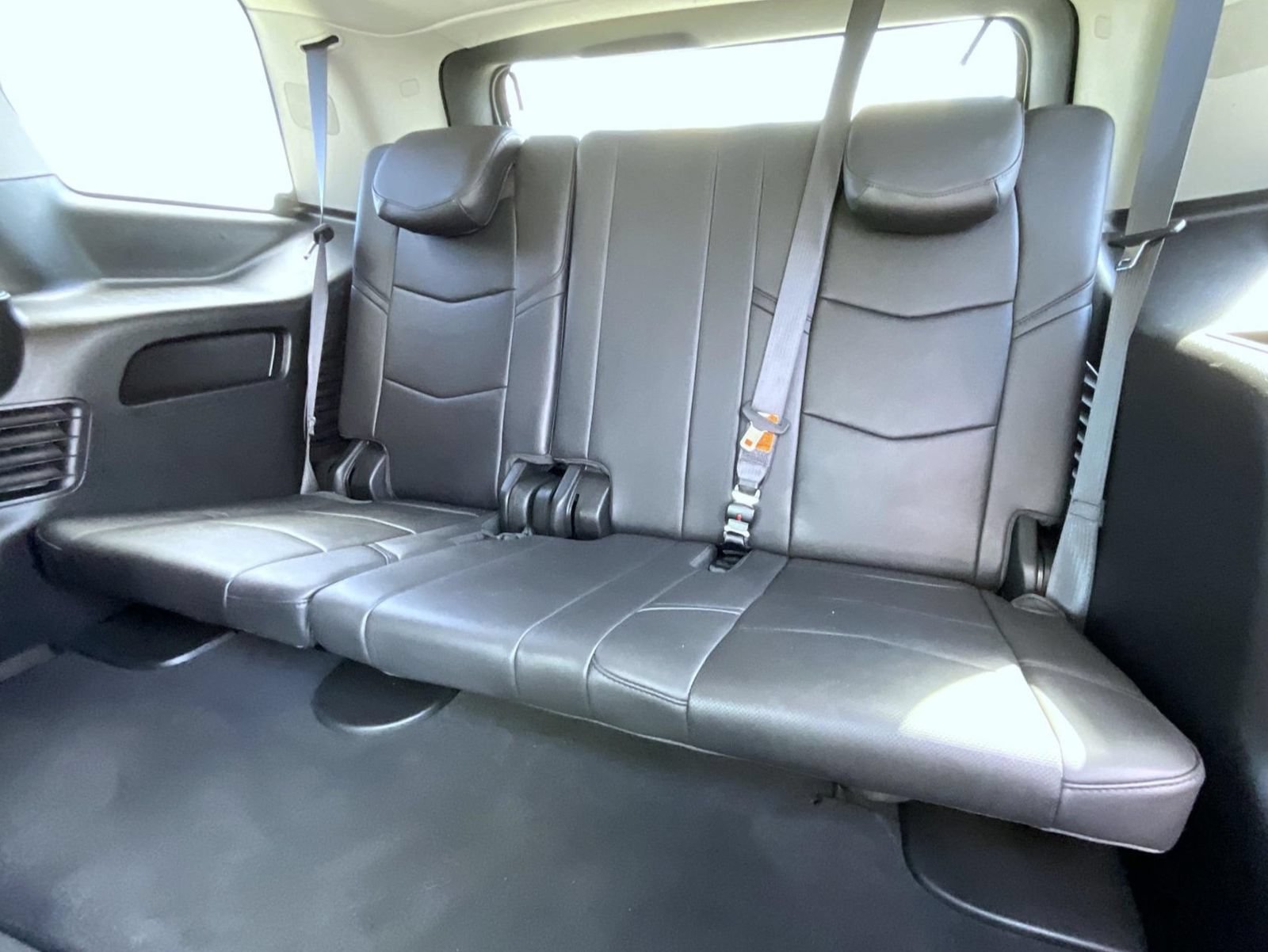 Used 2019 Cadillac Escalade Premium Luxury AWD/4WD image 21