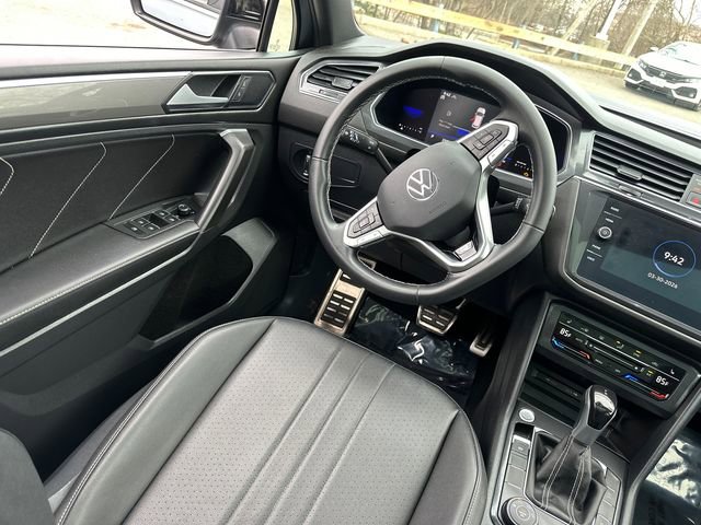 Used 2023 Volkswagen Tiguan SE R-Line AWD/4WD image 22