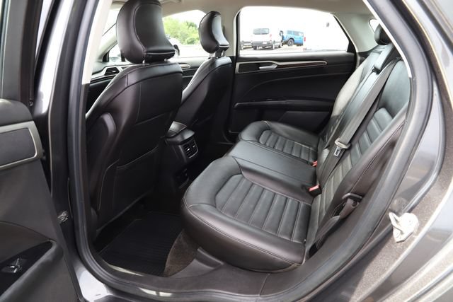 Used 2015 Ford Fusion SE w/ Equipment Group 502A FWD image 19