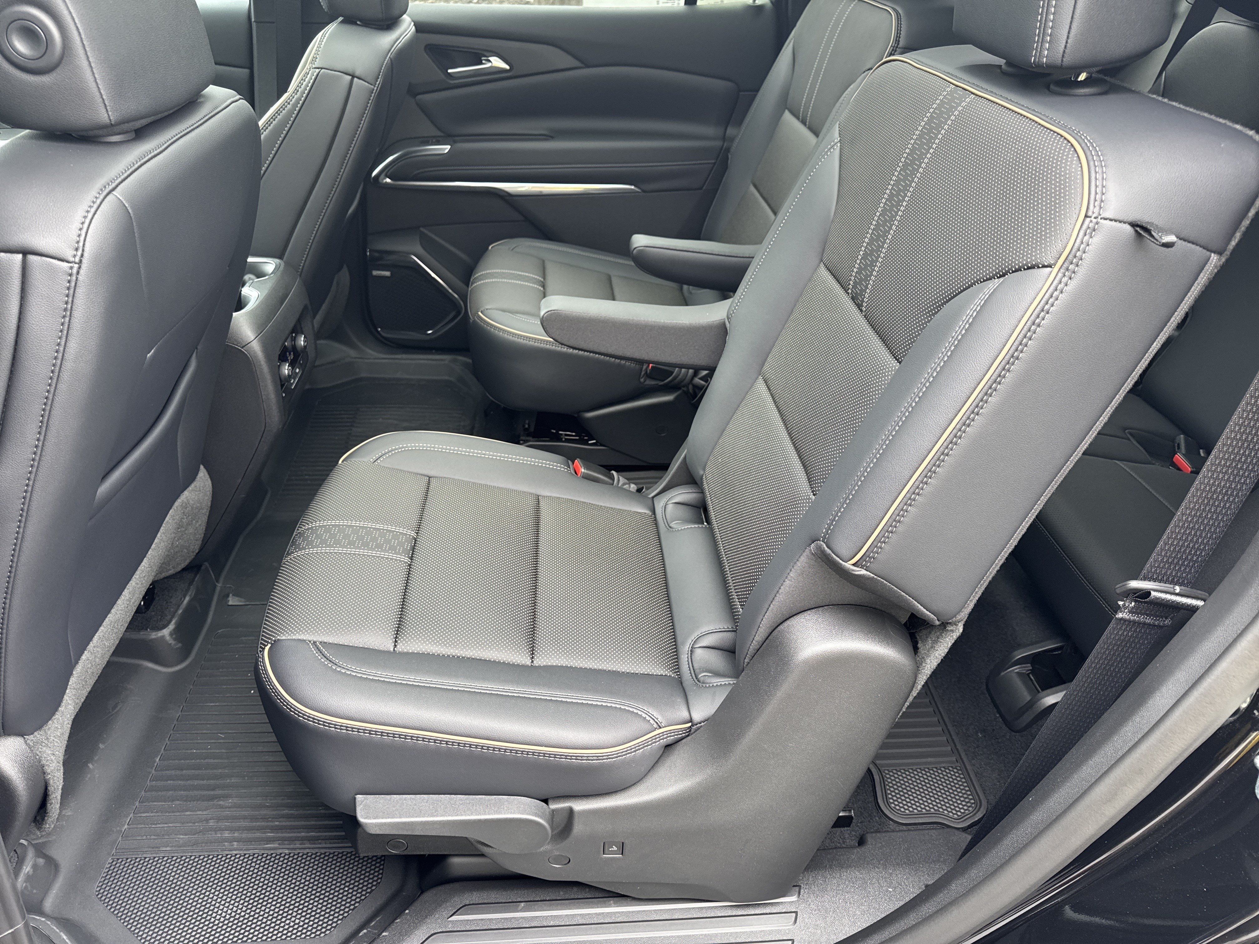 New 2026 Chevrolet Traverse High Country FWD image 21