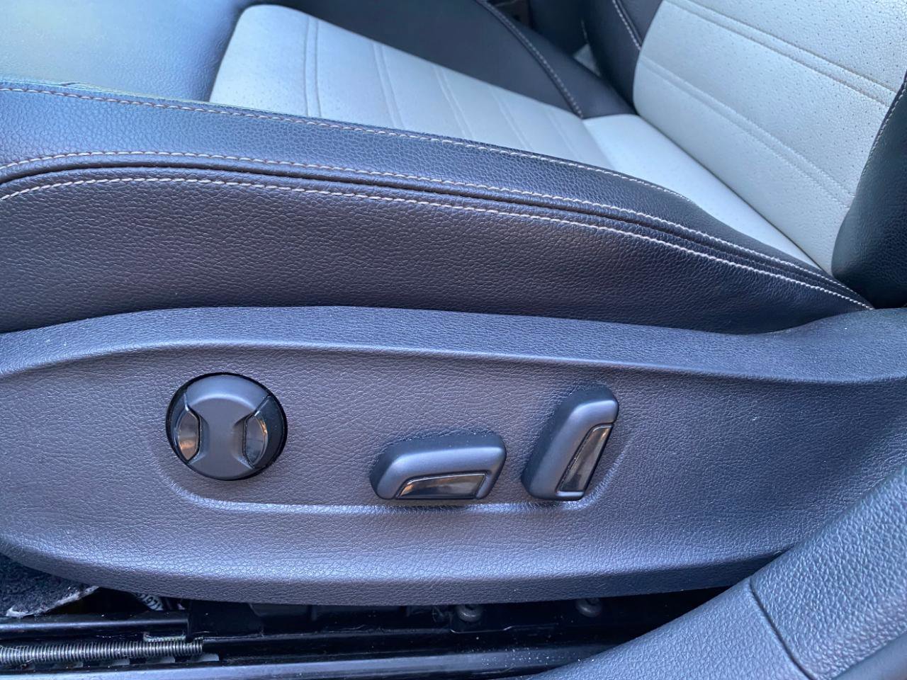 Used 2018 Volkswagen Passat GT FWD image 25